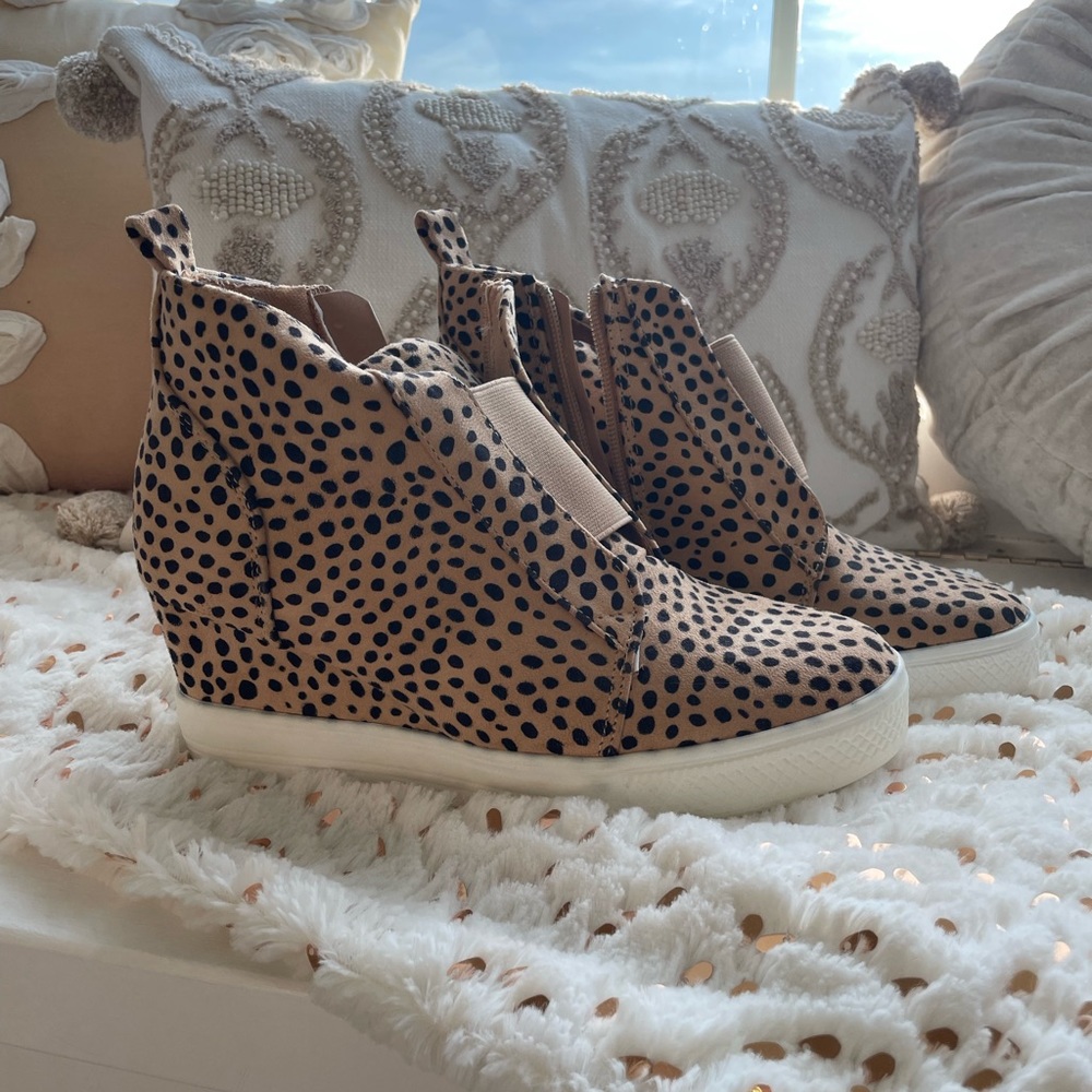 Leopard spotted platform shoe